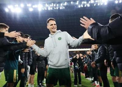 每体：戈登能踢9号位，他曾在U21欧锦赛踢九号位斩获赛事MVP